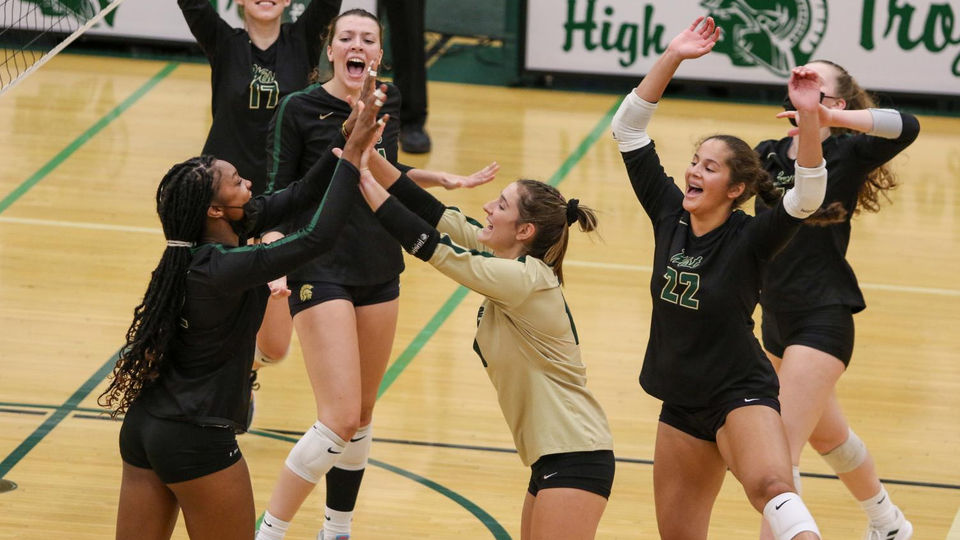 Volleyball squad knocks off reigning 4A state-champions